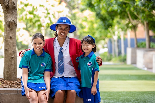 a senior student with two young students
